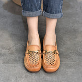 Handgefertigte weiche Slipper mit Metallschnallendetails