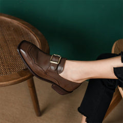 Loafer mit Blockabsatz und Metallschnallen-Details