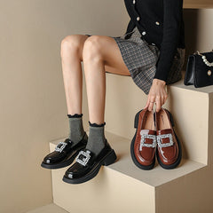 Loafer aus Lackleder mit schillerndem Diamanten