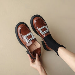 Loafer aus Lackleder mit schillerndem Diamanten