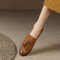 Loafer mit Retro-Quasten und runder Spitze