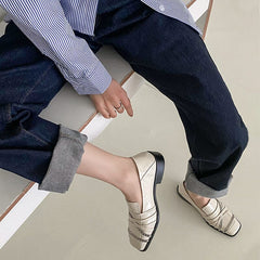 Weiche Retro-Loafer mit quadratischer Zehenpartie und Metallkette