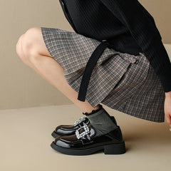 Loafer aus Lackleder mit schillerndem Diamanten