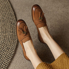 Loafer mit Retro-Quasten und runder Spitze