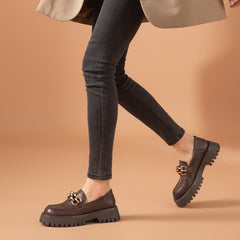 Chunky Loafers Echte Kuh Plateauschuhe Runde Zehen Metallkette Slip on Damen Flats Handarbeit