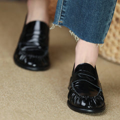 Pennyloafer im Retro-Stil mit Blockabsatz und Falten