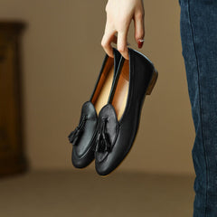 Loafer aus Wildleder mit Quasten und runder Spitze