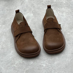 Weiche Slipper mit runder Spitze und Klettverschluss