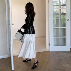 Handgefertigte Pumps mit weichem Kitty-Heel und überkreuzten Riemchen