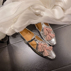 Handgemachte Mary Jane Schuhe mit T-Riemen und Quasten