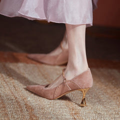 Mary-Jane-Pumps mit Riemchen, 65 mm, Kitty-Absatz, spitze Zehenpartie