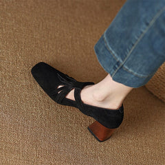 Handgefertigte Pumps aus Wildleder, Mary Jane, T-Riemen, quadratische Zehenpartie, Quastendetails