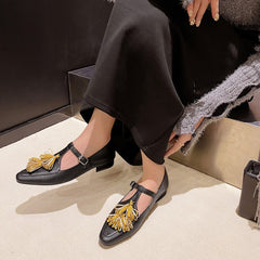 Handgemachte Mary Jane Schuhe mit T-Riemen und Quasten