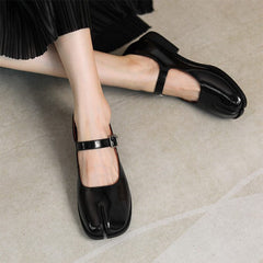 Mary Janes mit geteilter Zehenpartie und niedrigem Blockabsatz