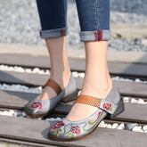 Flache Mary Janes mit runder Spitze