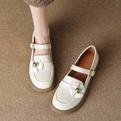 Zapatos Mary Jane hechos a mano con detalle de flores