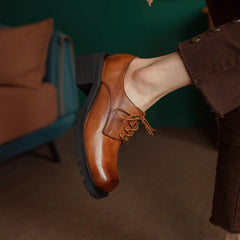 Handgefertigte Oxfords mit Plateausohle und Schnürung