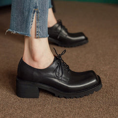 Handgefertigte Oxfords mit Plateausohle und Schnürung