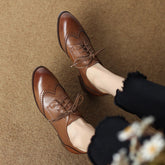 Handgefertigte Oxfords mit Flügelkappe und Schnürung