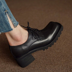 Handgefertigte Oxfords mit Plateausohle und Schnürung