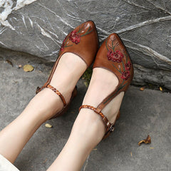 Handgemachte, echte, bestickte Retro-Pumps mit spitzer Zehenpartie und Riemchen von May Jane