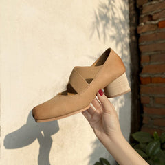 Zapatos de tacón con punta cuadrada y tiras cruzadas hechos a mano