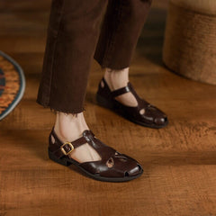 Handgefertigte Gladiator-Sandalen mit T-Riemen und runder Spitze