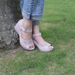 Handgemachte Keilsandalen Knöchelriemen perforiertes Obermaterial Peep Toe