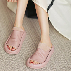 Handgemachte Plateau-Hausschuhe mit Fußbett und offener Spitze