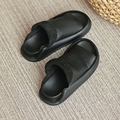 Handgemachte Plateau-Hausschuhe mit Fußbett und offener Spitze