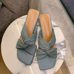 Sandalen mit quadratischer Zehenpartie und klobigem Mittelabsatz