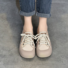 Low-Top-Sneakers zum Schnüren und Cut-Out