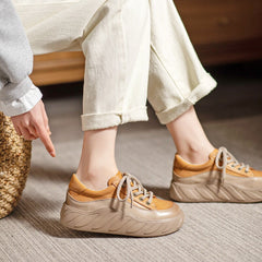 Echte Low-Top-Sneakers mit 40 mm Plateausohle und Schnürung