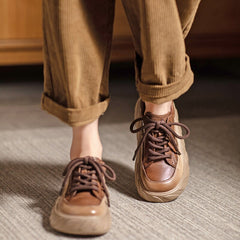 Echte Low-Top-Sneakers mit 40 mm Plateausohle und Schnürung