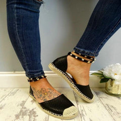 Sandalias planas con remaches 