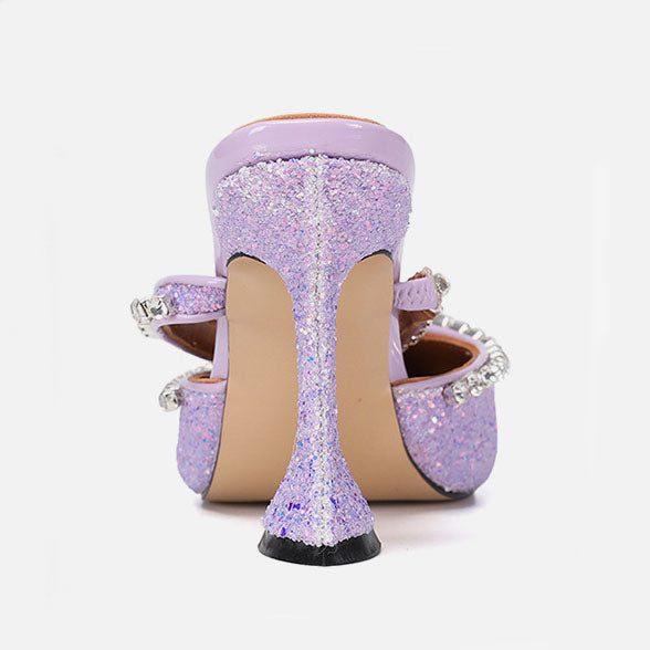 Zapatos de tacón de cuero con lentejuelas lilas y adornos de cristal