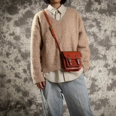 Schultertasche aus echtem pflanzlich gegerbtem Leder