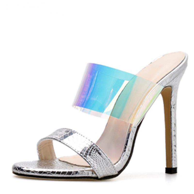 Chanclas transparentes con tacones altos 