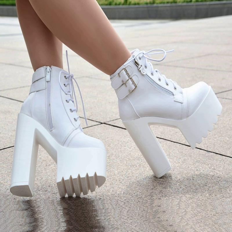 Zapatos impermeables con tacones altos 