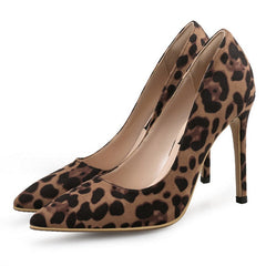 Zapatos de tacón alto de ante con estampado de leopardo 