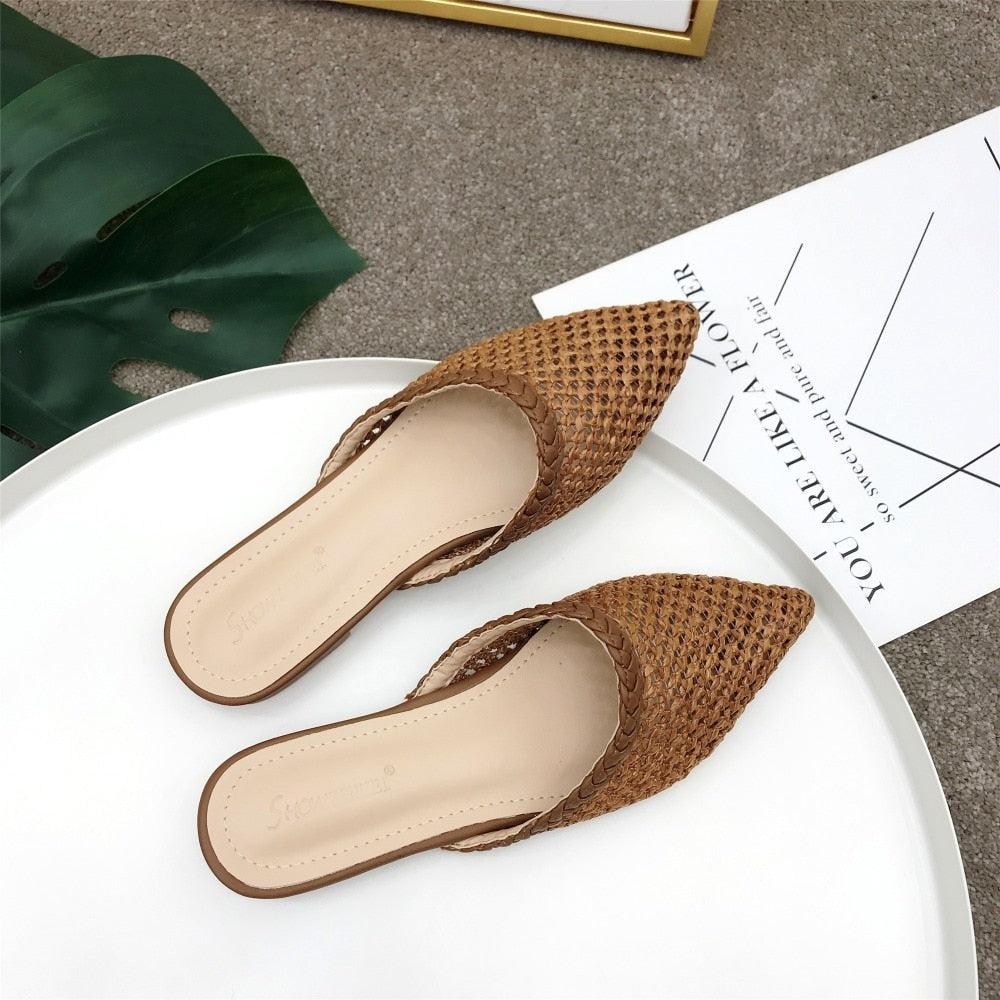 Flat Flip Flops With Pointed Toe