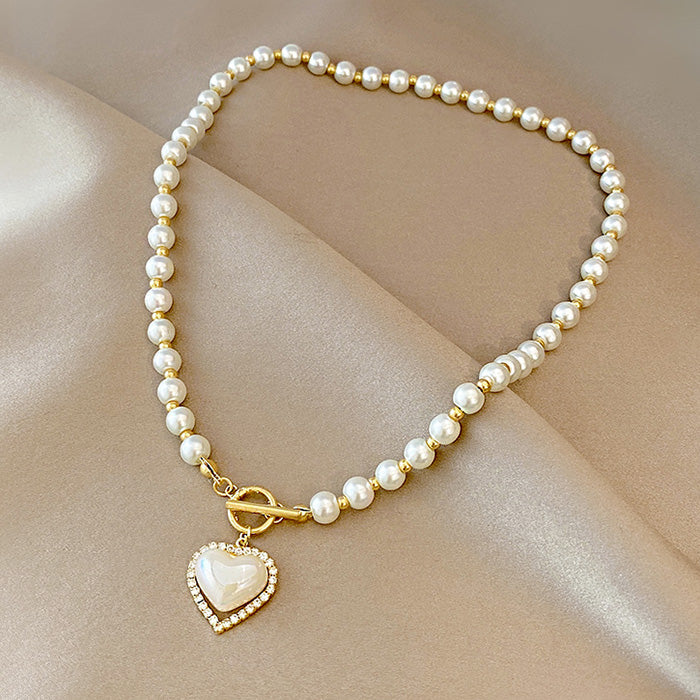 Collar de perlas con forma de corazón estético