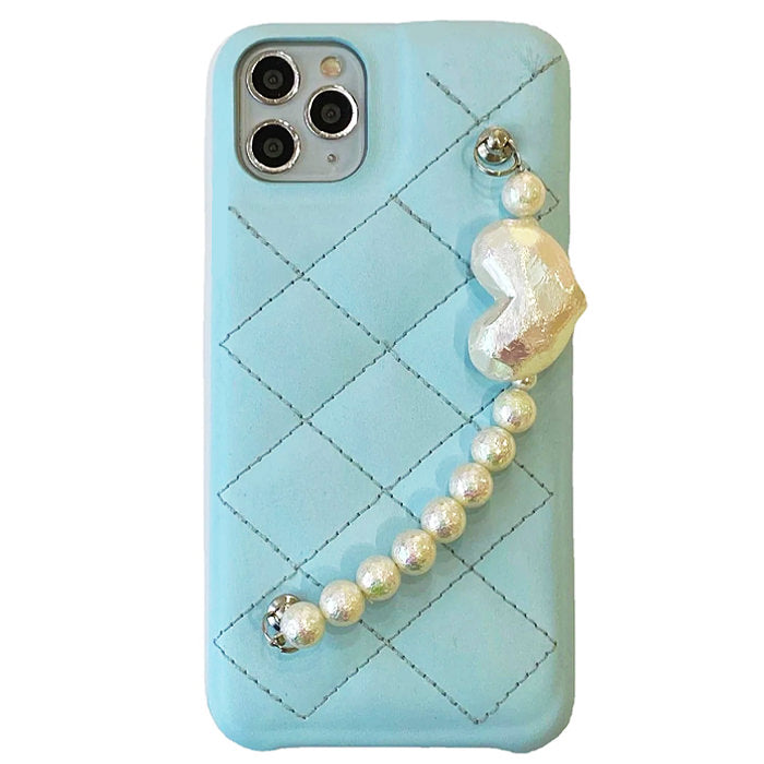 Funda para iPhone con cadena de perlas en color azul bebé