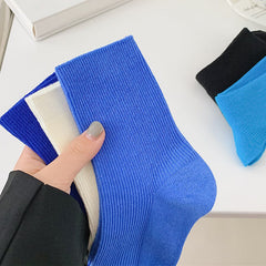 Babyblaue gerippte Socken