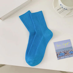 Babyblaue gerippte Socken