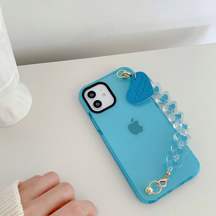 Funda para iPhone con cadena de corazón azul