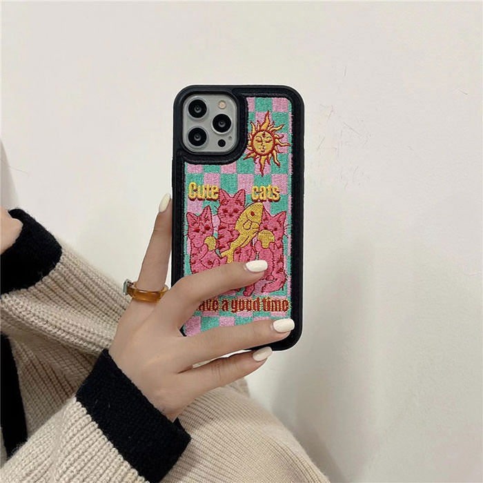 Funda para iPhone con bordado de gatos lindos