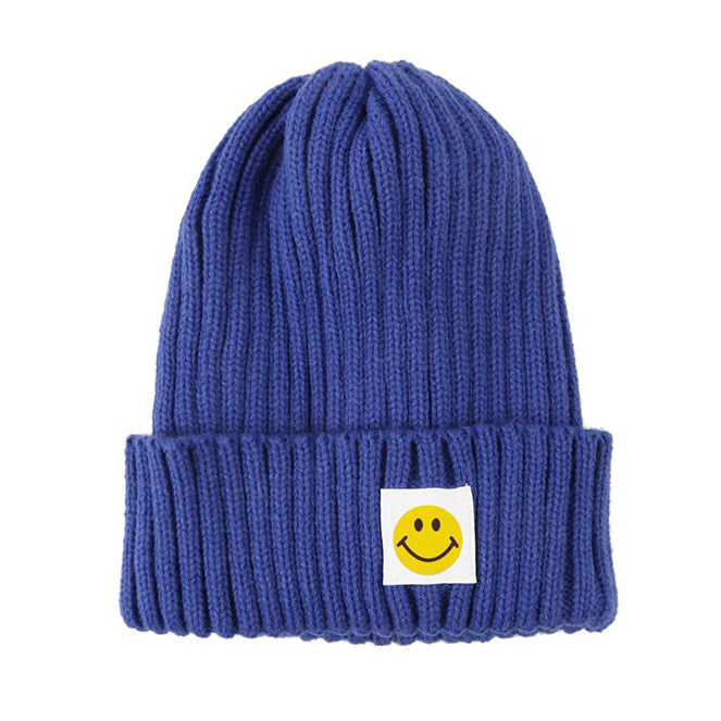 Gorro de lana con sonrisa falsa