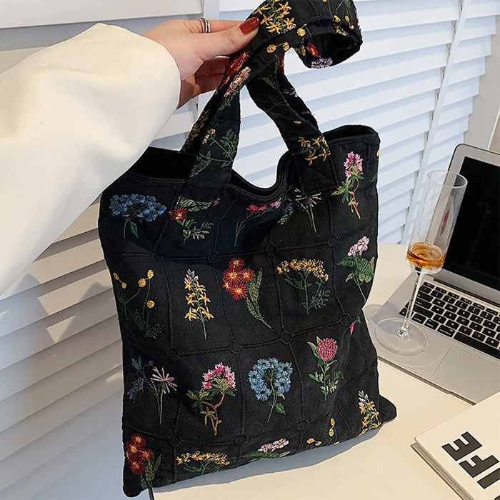 Bolsa de mano con bordado floral