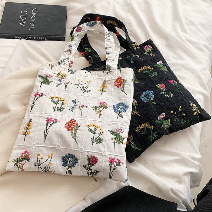 Bolsa de mano con bordado floral